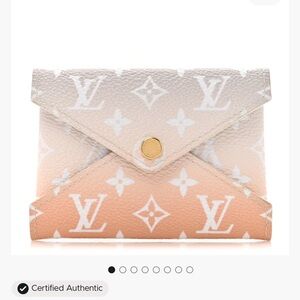 LOUIS VUITTON
Monogram By The Pool Small Kirigami
Pochette Insert Brume